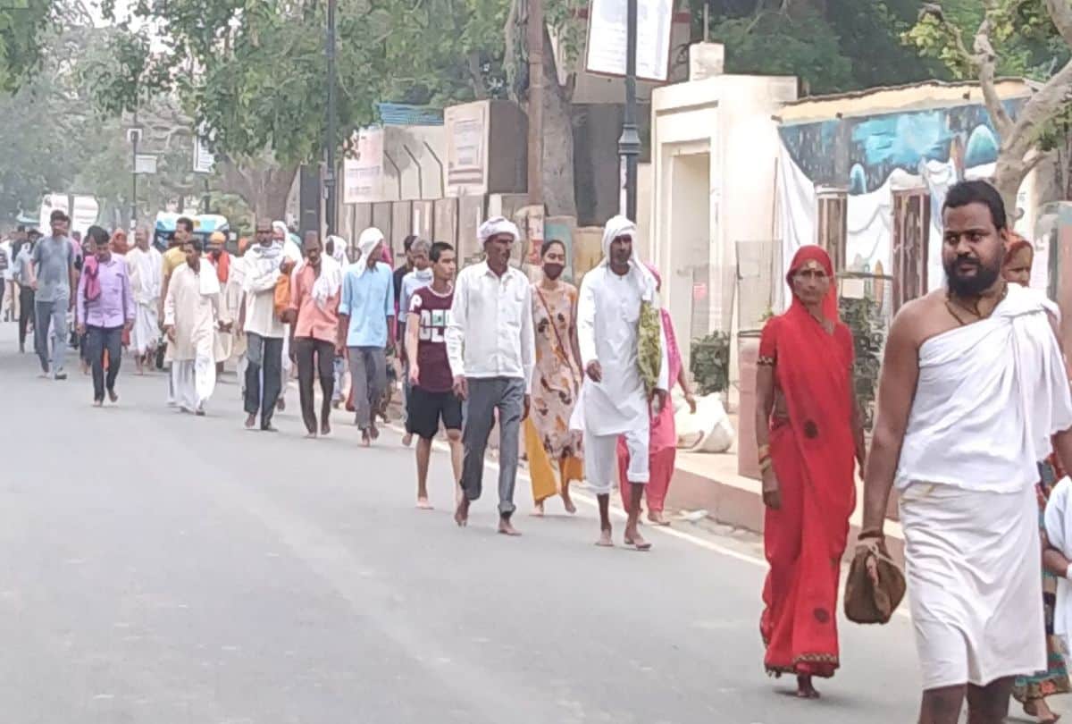 crowd of devotees gathered in shri banke bihari temple on nirjala ekadashi in vrindavan