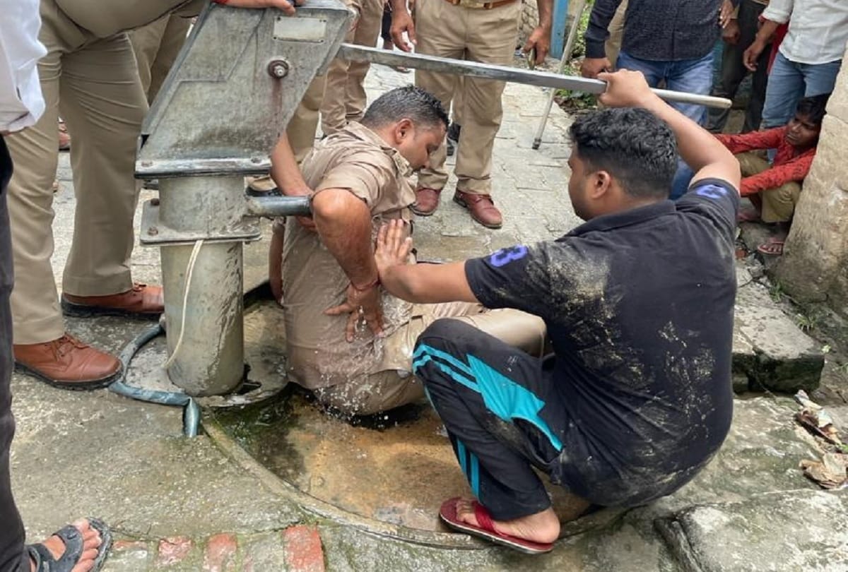 Police official awarded for bravely saving drowning man in river Gange in Aligarh