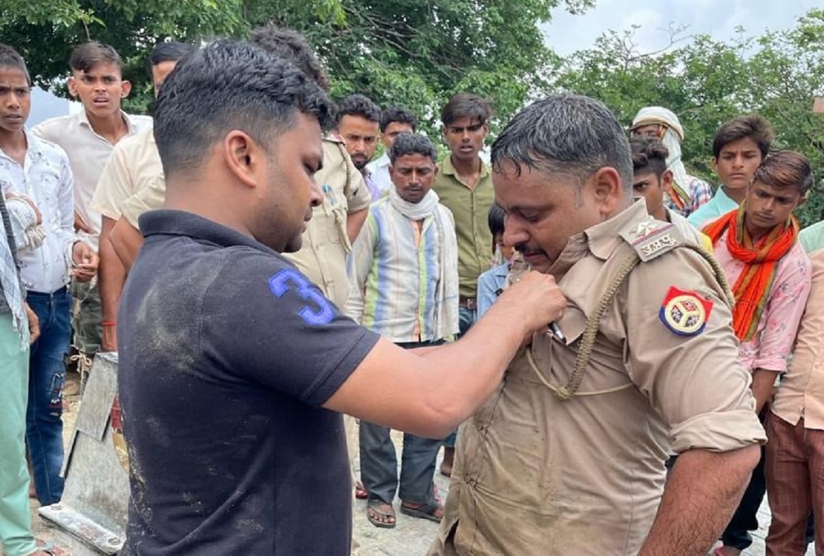 Police official awarded for bravely saving drowning man in river Gange in Aligarh