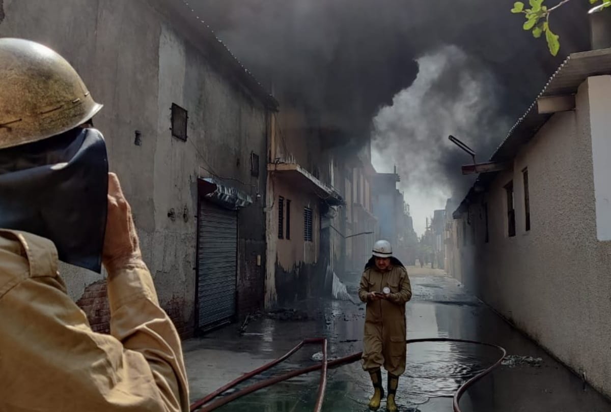 Delhi fire breaks out in shoe factory at udyog vihar more than two dozens fire tenders at spot read all update