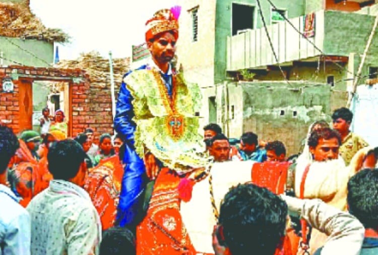 A scheduled caste youth climbed horse first time in his wedding in village govindpur history