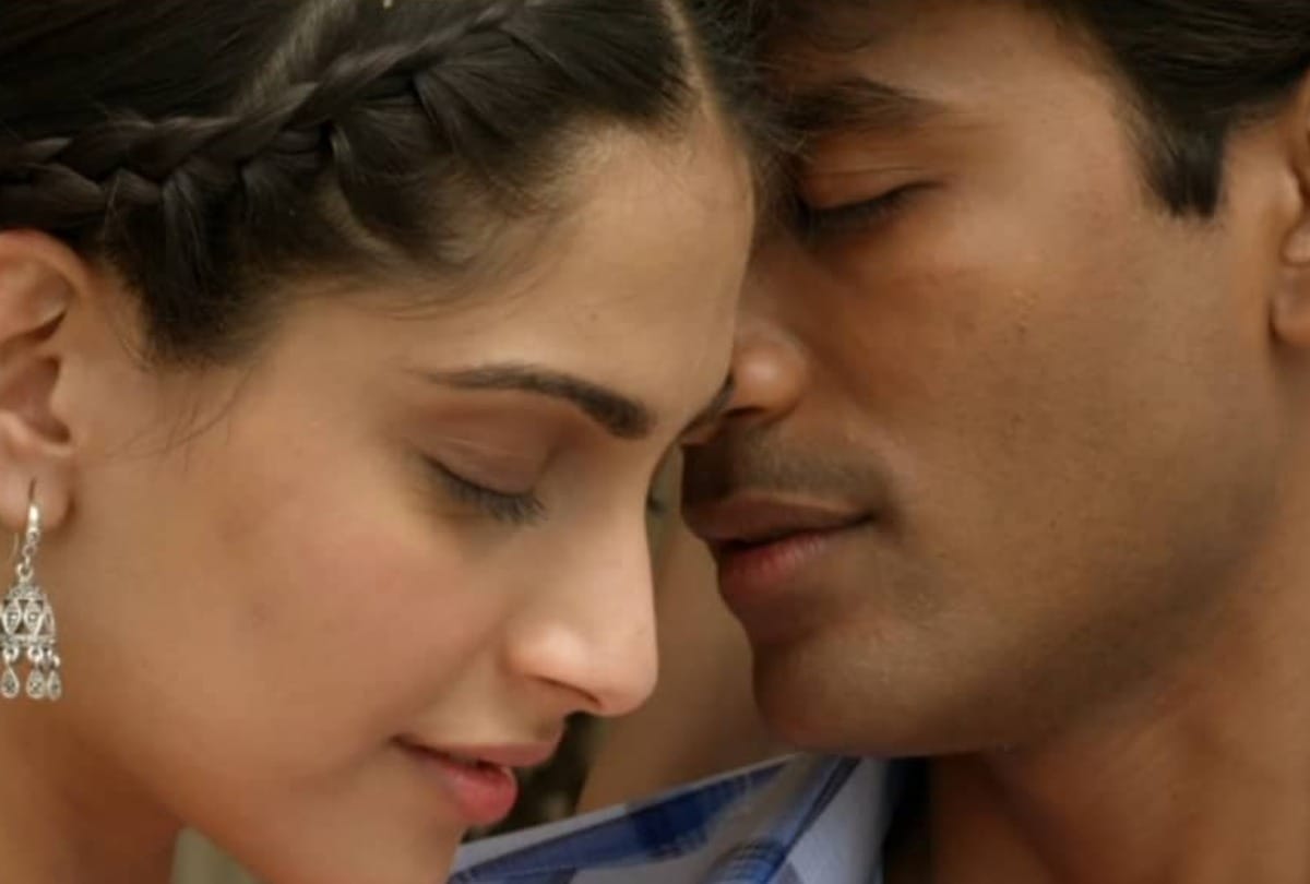 Sonam Kapoor and dhanush Starrer film raanjhanaa completed 8 years