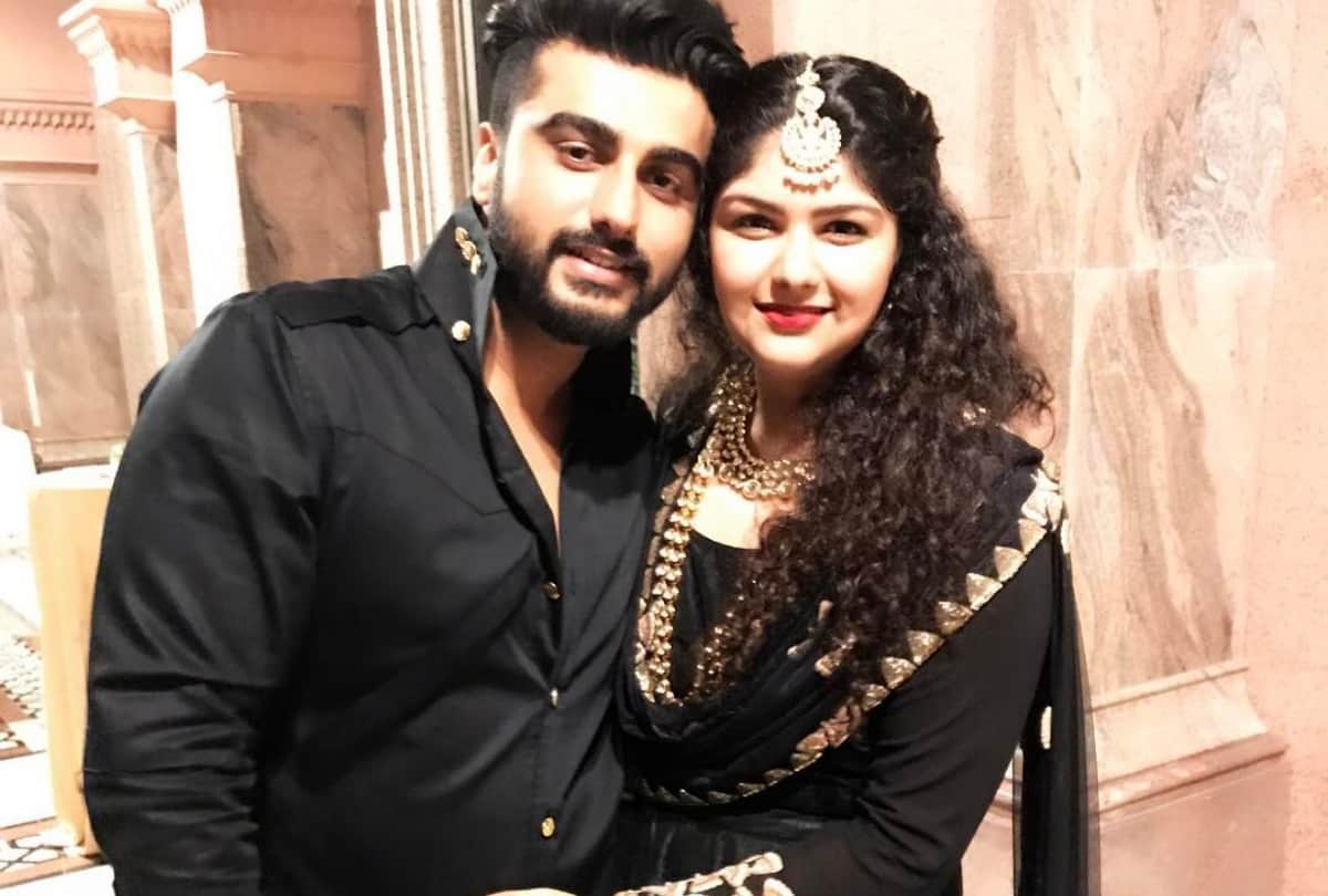 Arjun Kapoor ink tattoo of her sister anshula kapoor name first latter on his arm