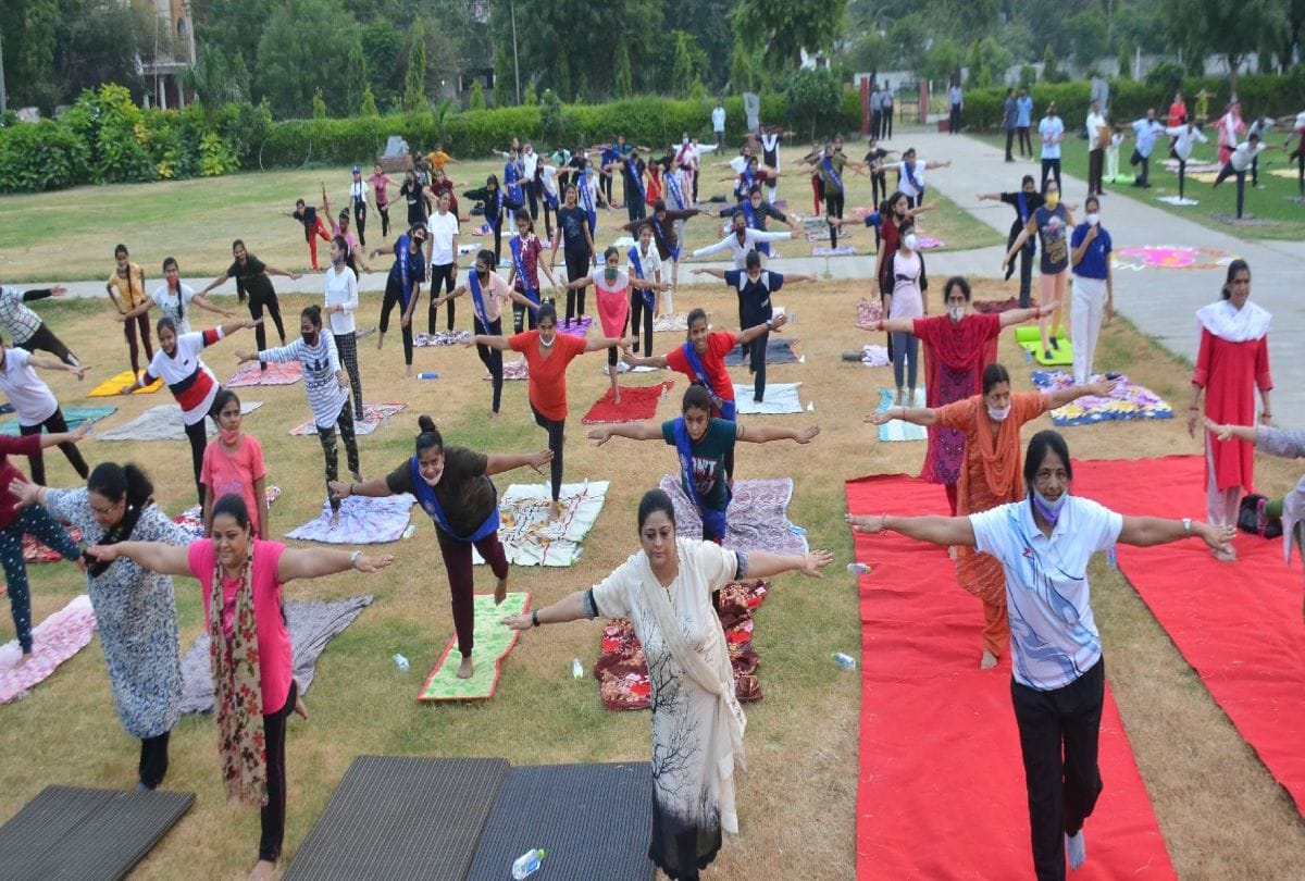 Toll free on June 21 on International Yoga Day Agra DM issued instructions