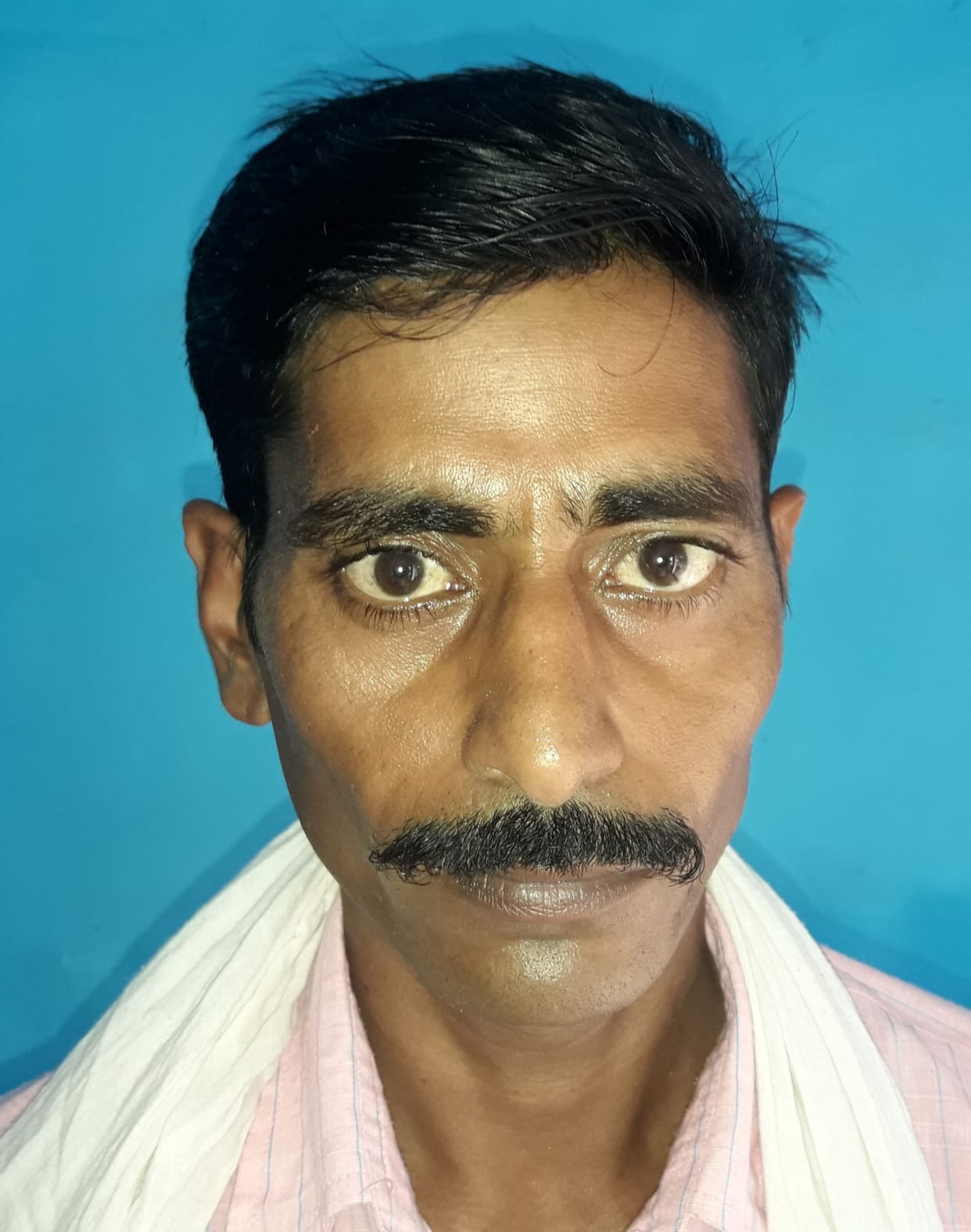 chaalak ko gaddhe mein phenka, kaar le gae badamaash