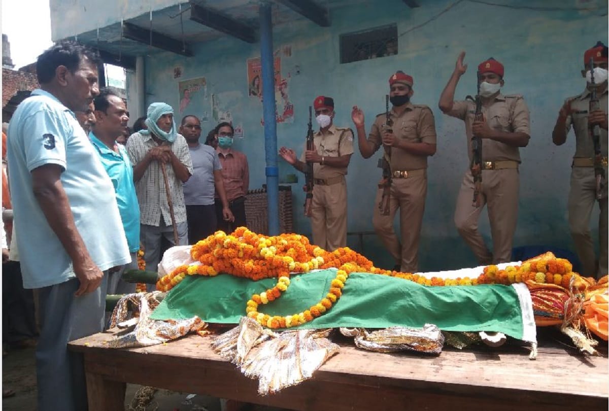 Freedom fighter Ramniranjan Singh passed away in in mirzapur at the age of 13 he  attacked on police station against British