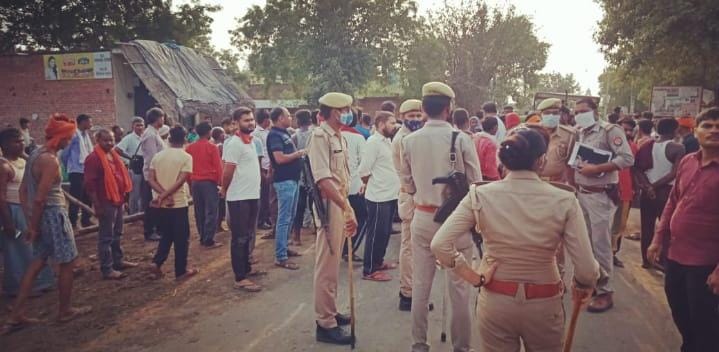 Innocent dies due to electric pole current, angry villagers jammed by keeping dead body