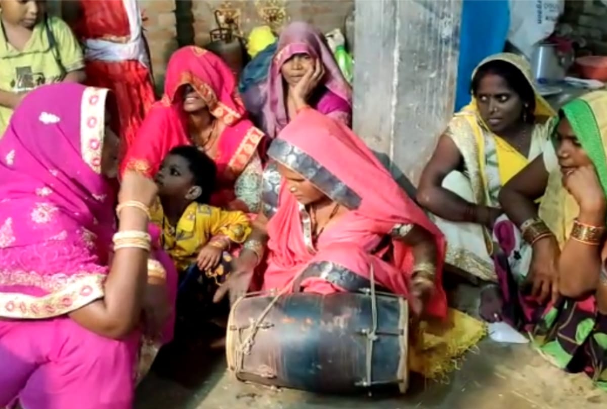 65 years old man got married with 60 years old woman in Amethi.