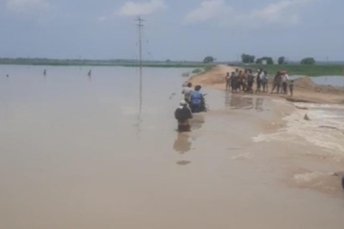 The danger has increased in many villages due to the rise in the water level of the Ganges in Hastinapur