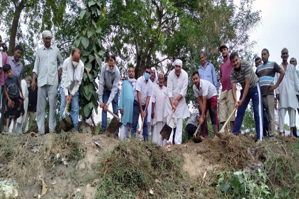 UP News: Catch the Rain campaign started in Rohta block of Meerut, renovation of ponds started in Rasna Village