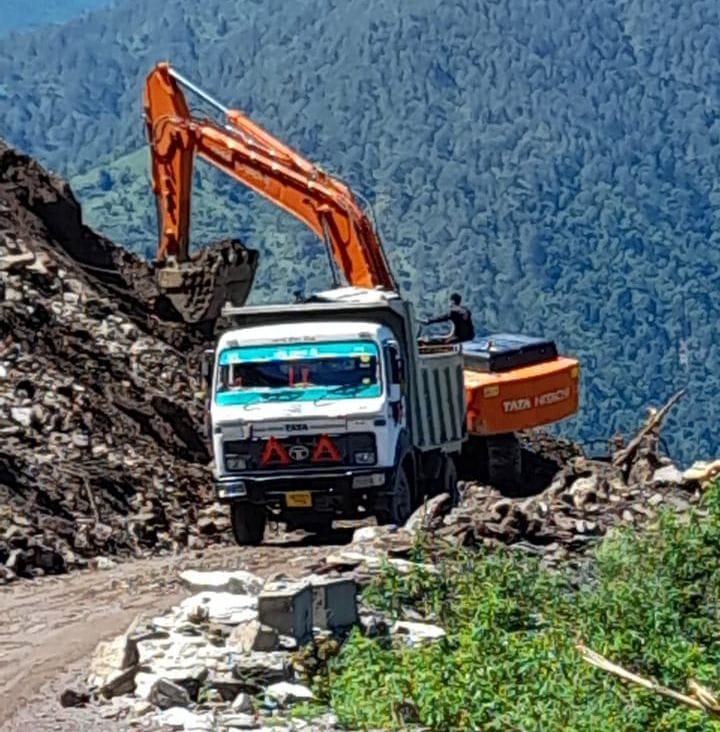 NH Closed in Pithauragarh