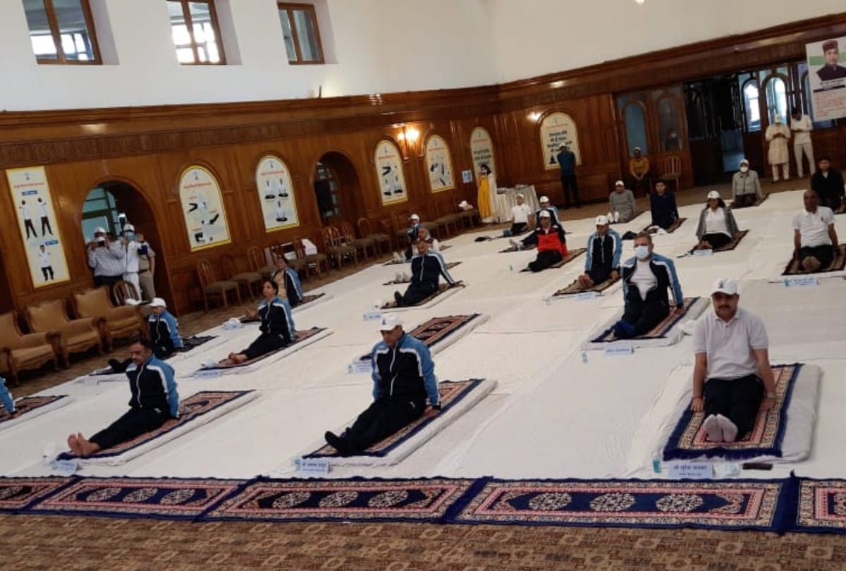 international yoga day 2021: fifty thousand people performed surya namaskar in himachal pradesh