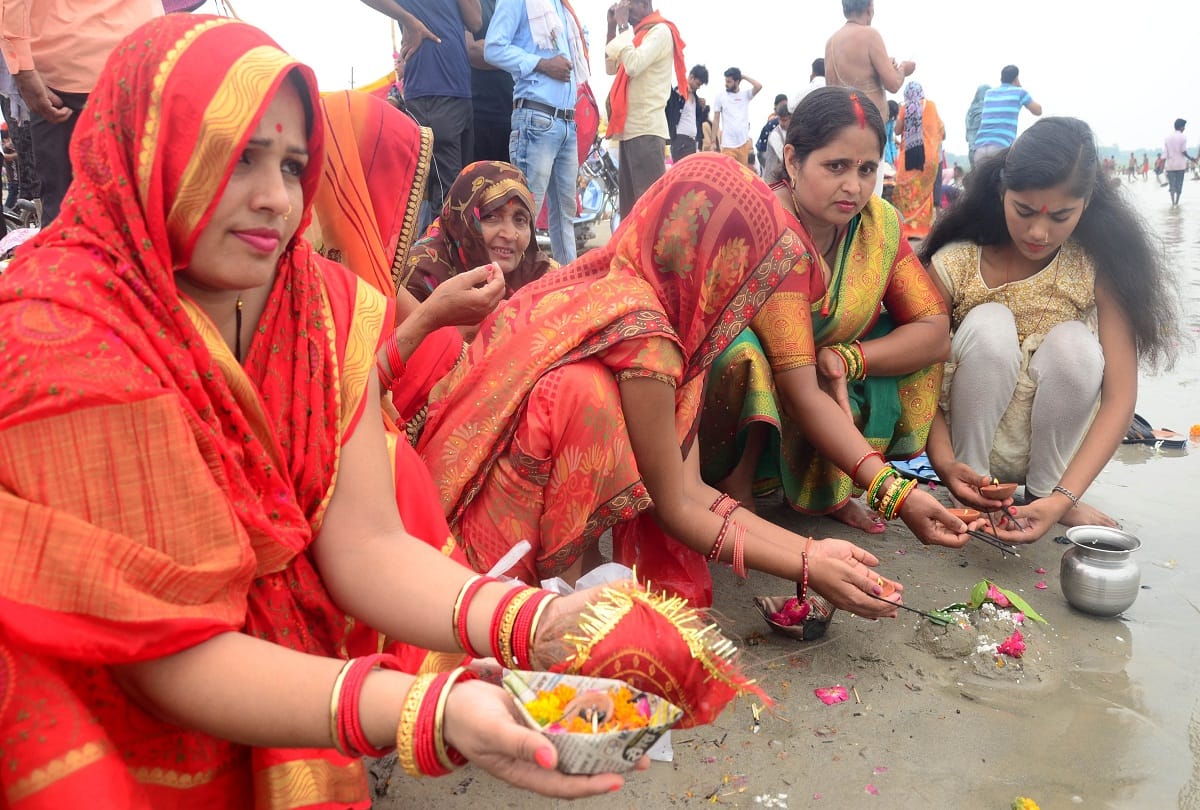 Ganga Dussehra: Kovid protocol collapsed at Sangam, thousands of devotees took holy dip