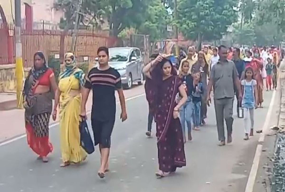 crowd of devotees gathered in shri banke bihari temple on nirjala ekadashi in vrindavan