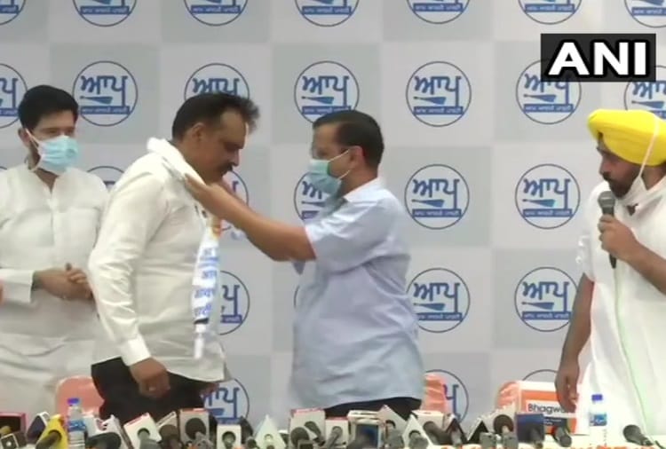 Kunwar Vijay Pratap joins Aam Aadmi Party in Amritsar of Punjab