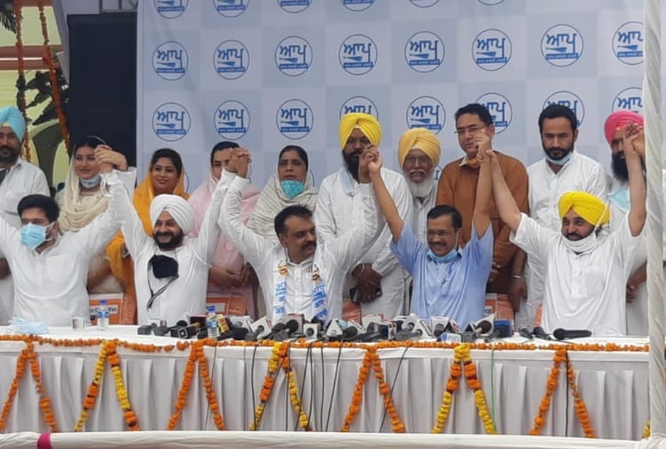 Aam Aadmi Party Chief Arvind Kejriwal Announced to contest Punjab election with Sikh CM face