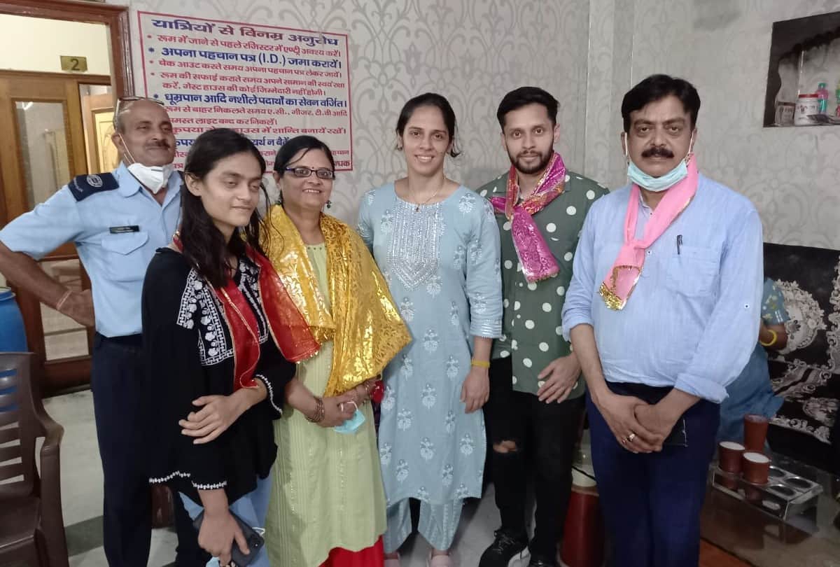 Indian Badminton Player Saina Nehwal Offered Prayers At Banke Bihari Temple In Vrindavan Mathura