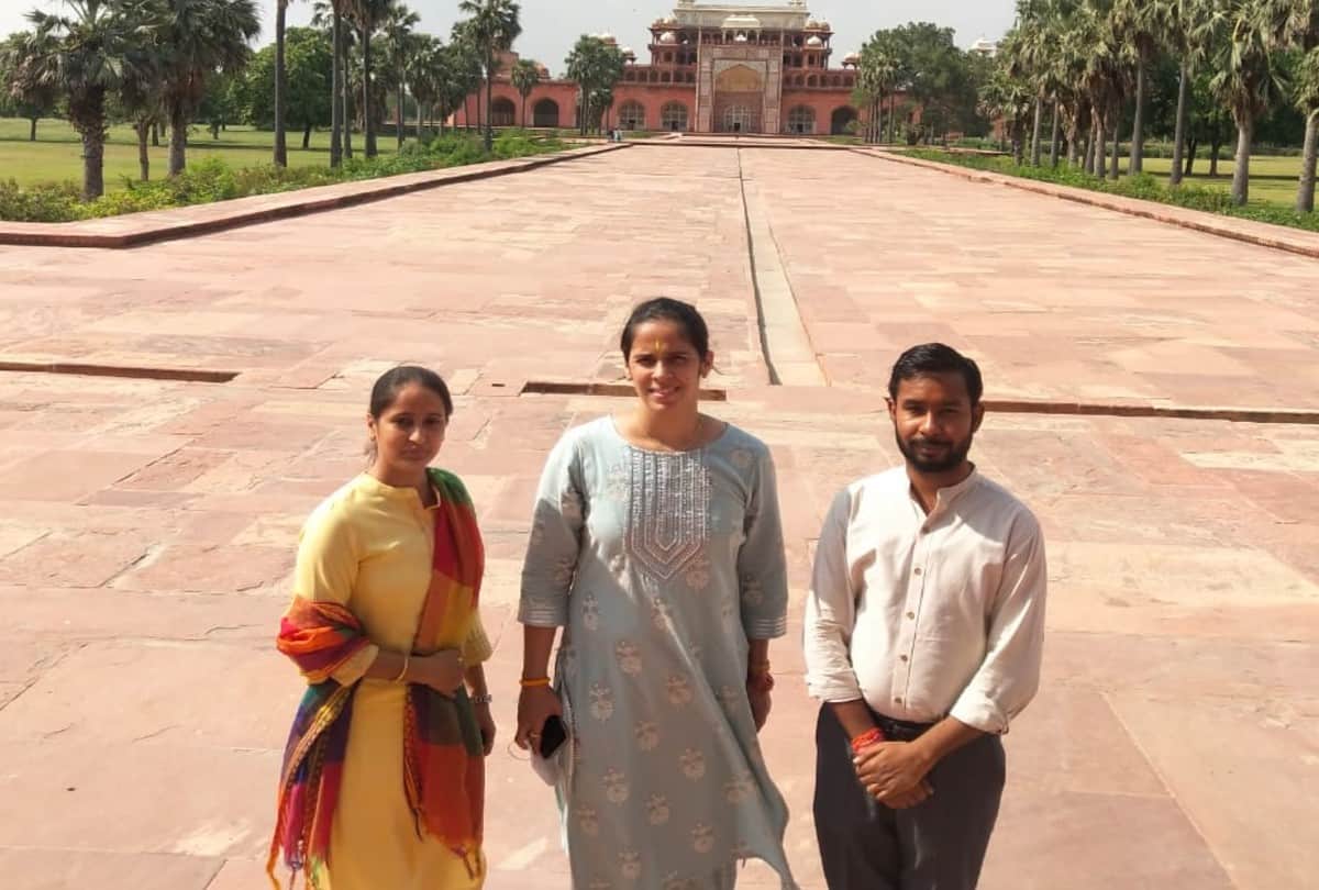 Indian Badminton Player Saina Nehwal Offered Prayers At Banke Bihari Temple In Vrindavan Mathura