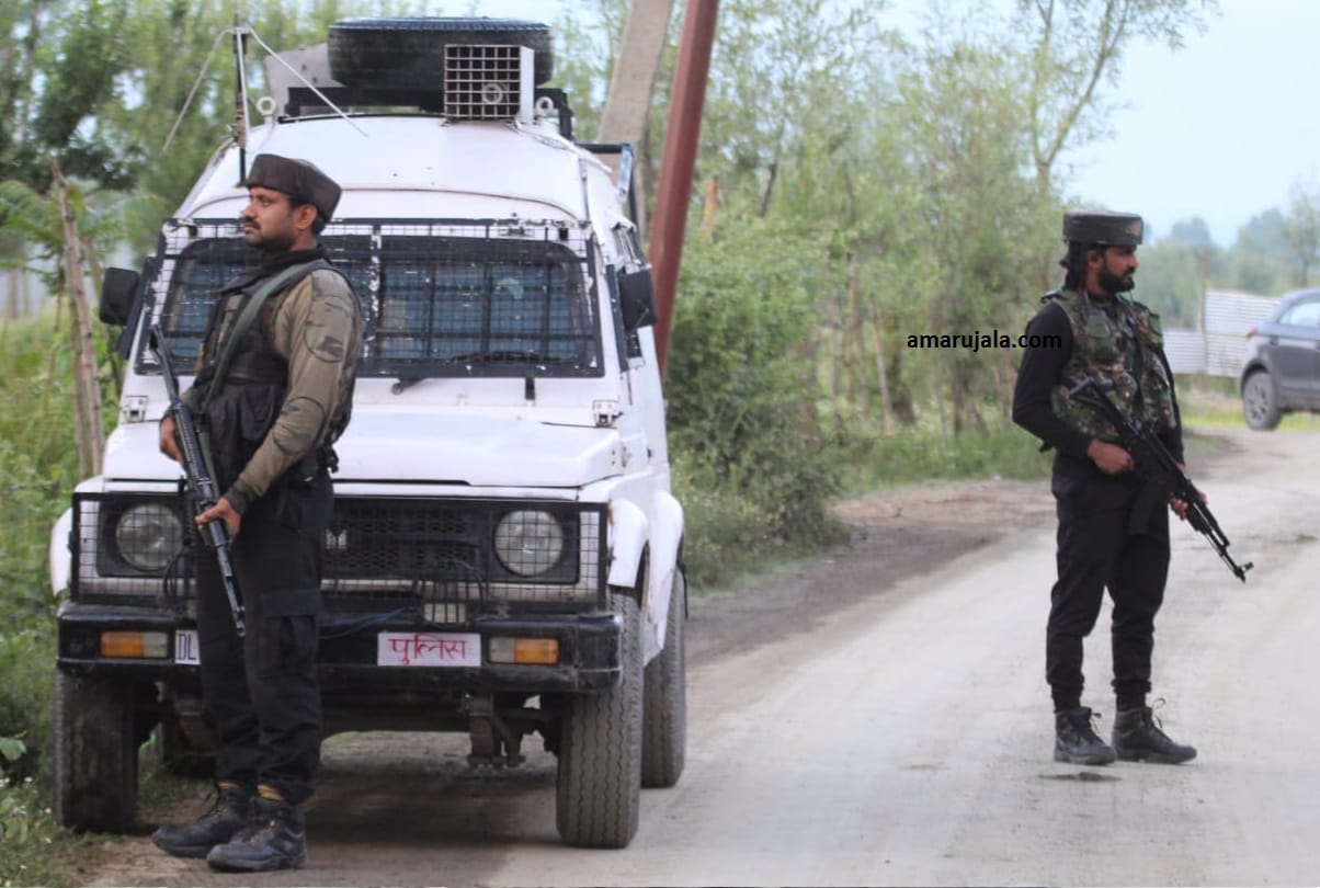 Police along with security forces arrested terrorist along with terrorist associate in Sopore kashmir