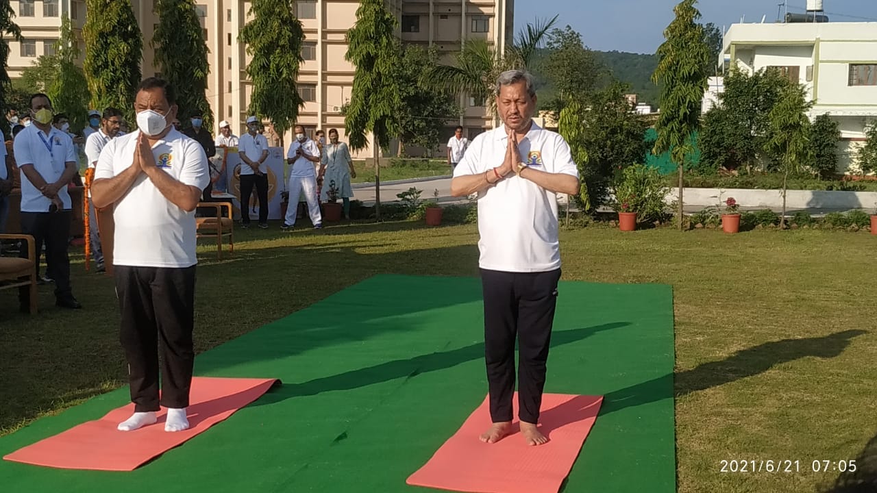 international yoga day 2021 : in uttarakhand minister and small children does yoga, watch photos