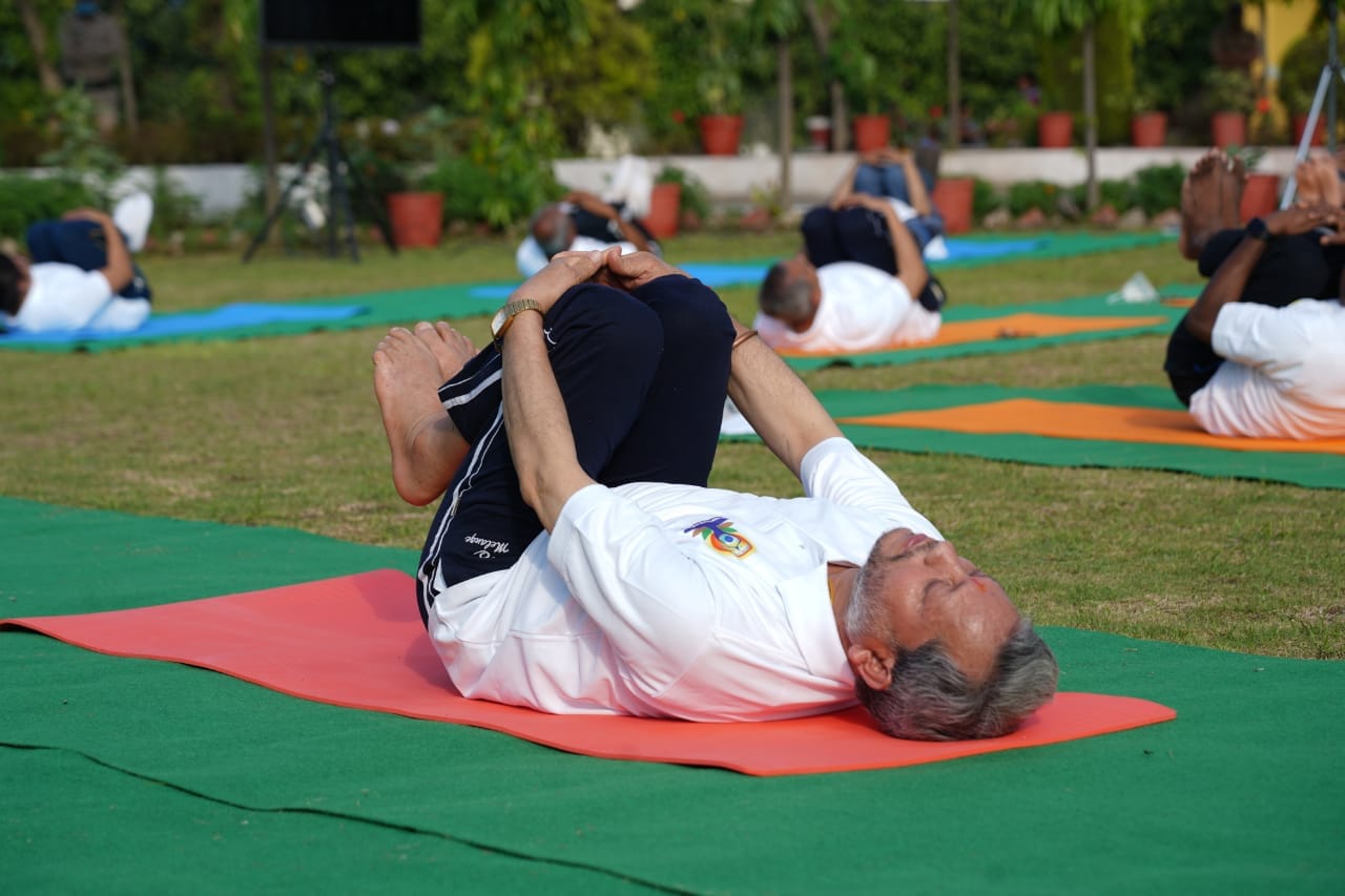 international yoga day 2021 : cm tirath singh rawat does yoga watch photos