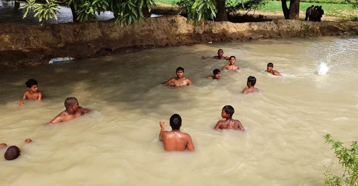 people take bath on ganga on ganga dussehara