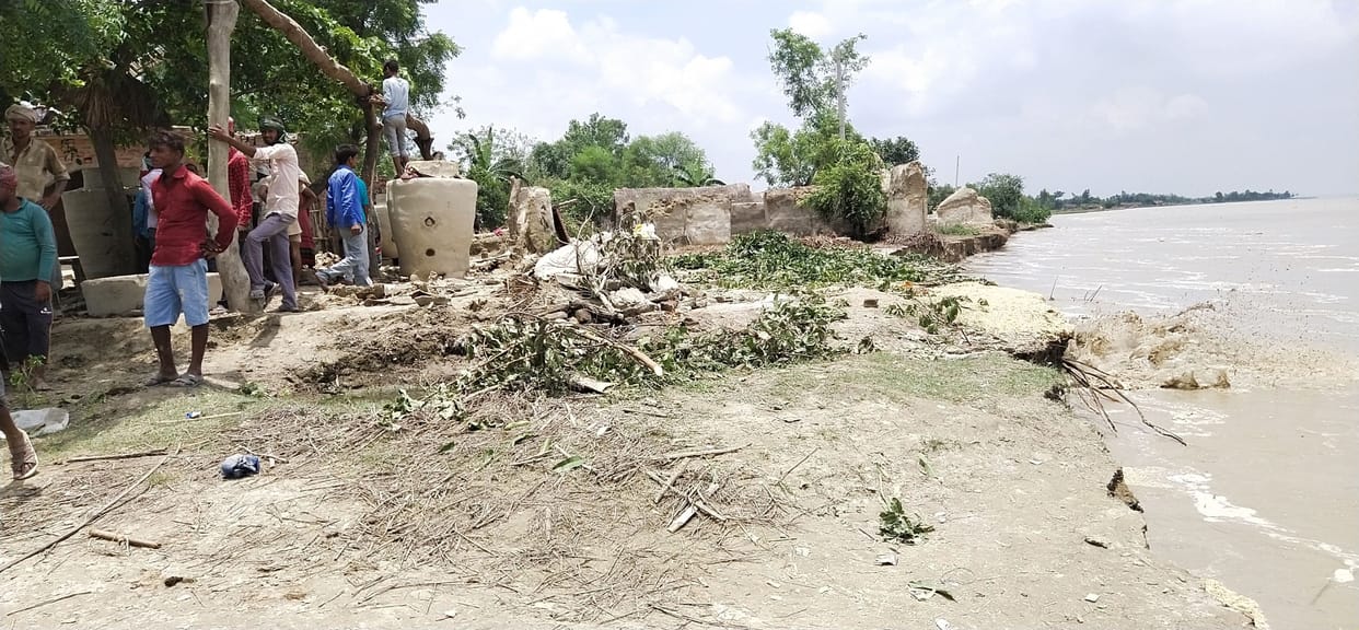 300 houses at the mouth of the river, alert issued