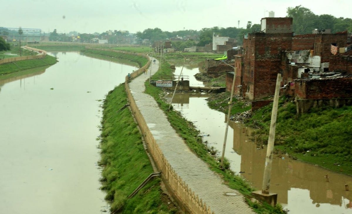 existence of Asi and Varuna river: polluted and sever met in river