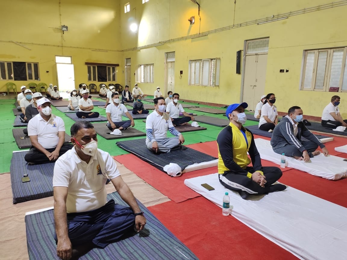 international yoga day 2021 : in uttarakhand minister and small children does yoga, watch photos
