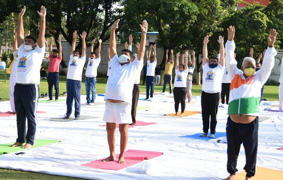 International Yoga Day: Yoga performed at 49 places in the district, Union Minister Ratanlal Kataria and administrative officers attended the camp organized in Red Bishop