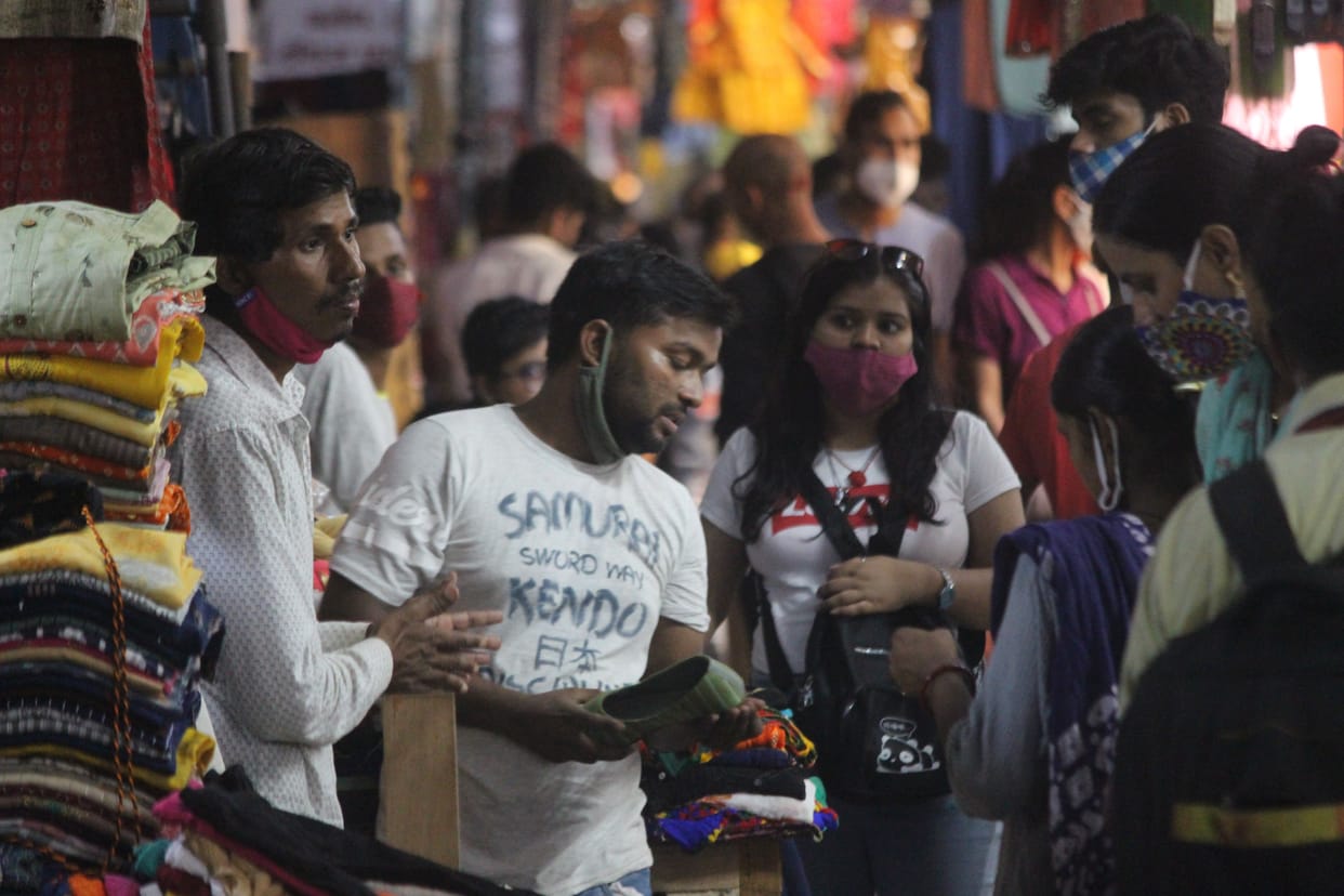 Mall-restaurants open after 52 days, rules broken even with discounts in markets