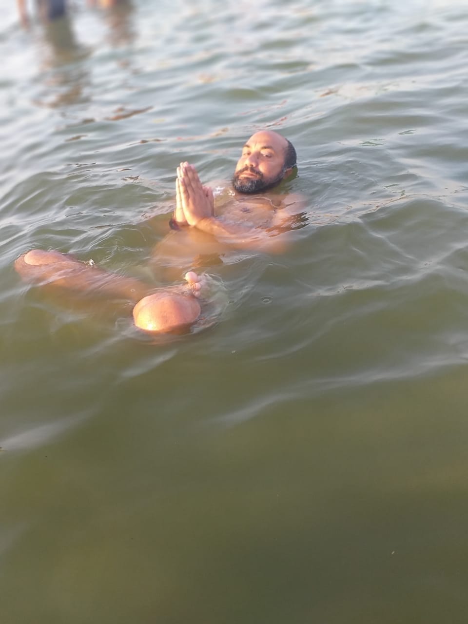Priest Rajeshwar has been doing yoga in water for twenty years, Yamunanagar