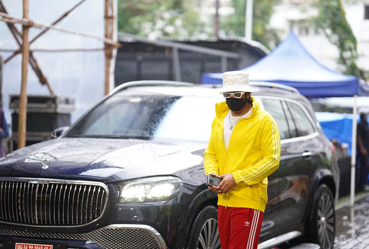 after Lamborghini Urus Ranveer Singh Brings Home The Mercedes Maybach GLS 600 Worth ₹ 2.43 Crore