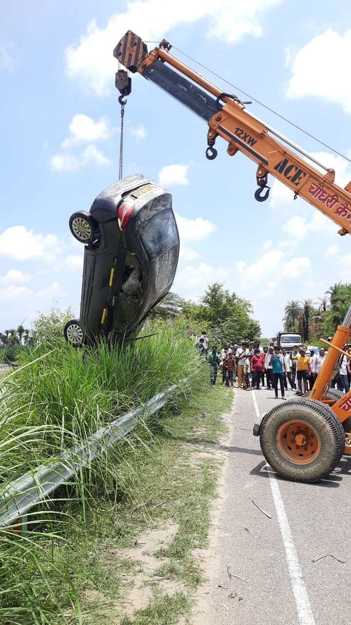 When the water receded, two cars and the bodies of the drivers were found submerged in the Gangnahar.