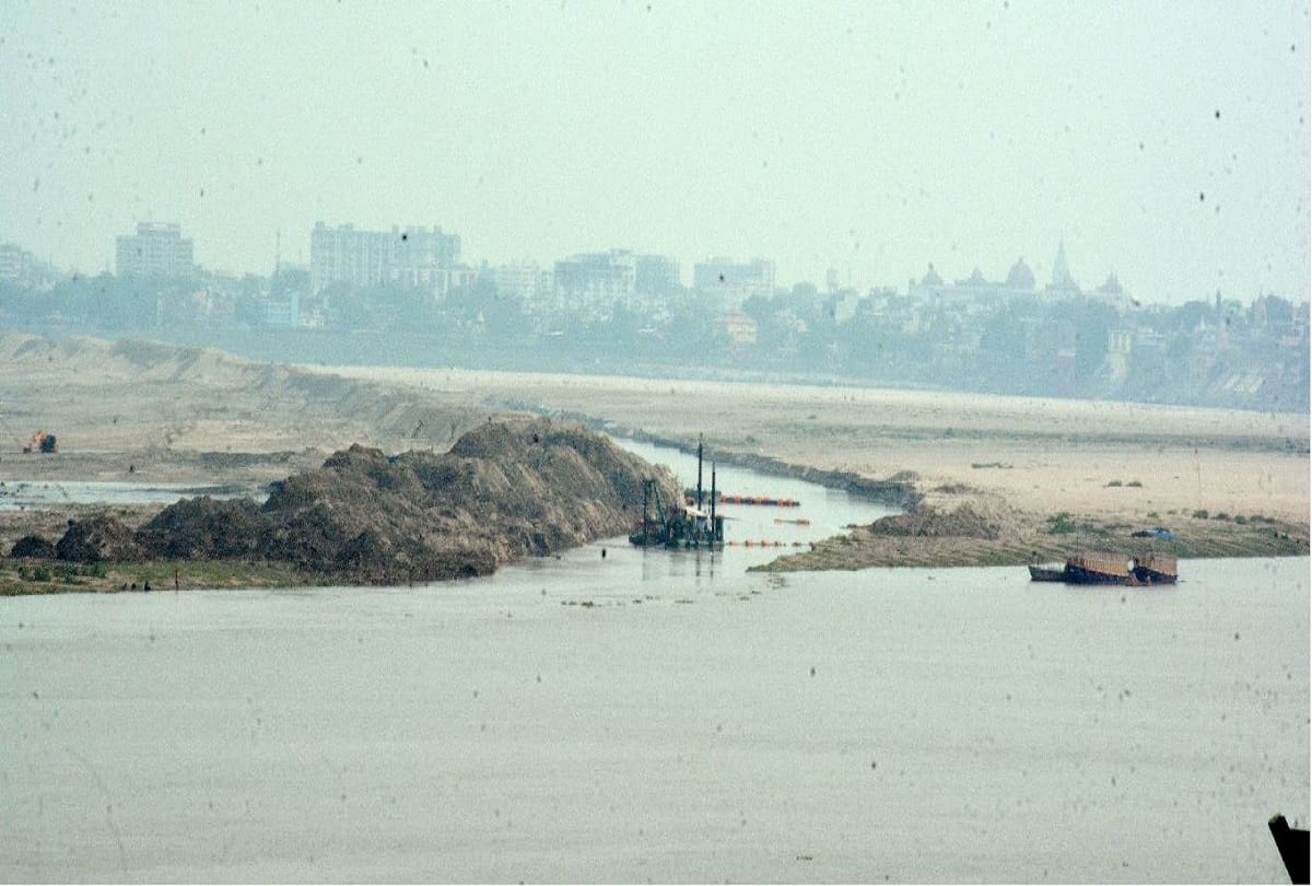 Alert issued in Varanasi for flood Ganga water level increased by three feet in last 24 hours sailors are in tension