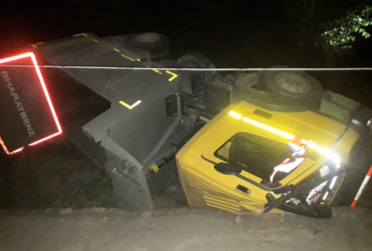 tipper accident on pathankot bharmour nh, driver died