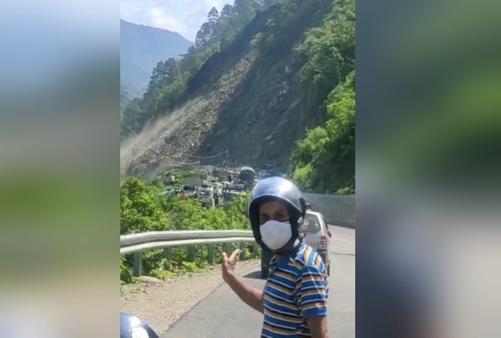 Uttarakhand Weather News: Badrinath Highway Blocked near Karnaprayag after Heavy Landslide Photos
