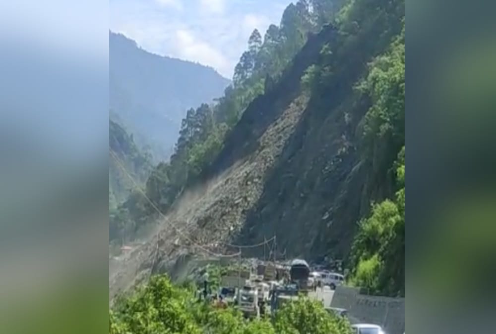 Uttarakhand Weather News: Badrinath Highway Blocked near Karnaprayag after Heavy Landslide Photos