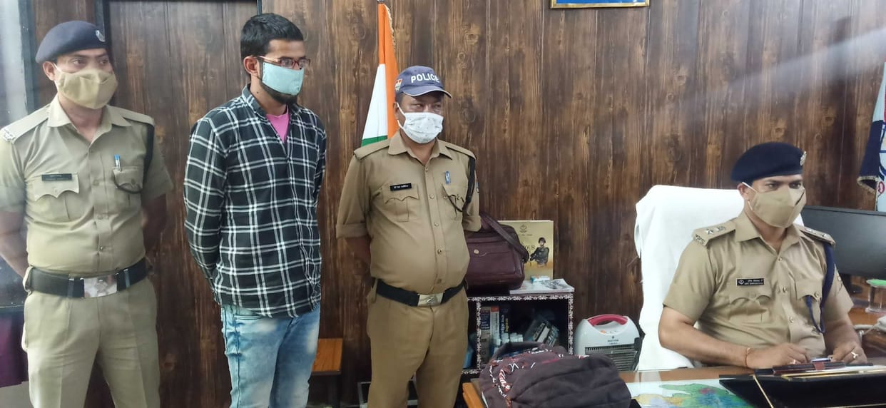 Clothing trader caught with charas