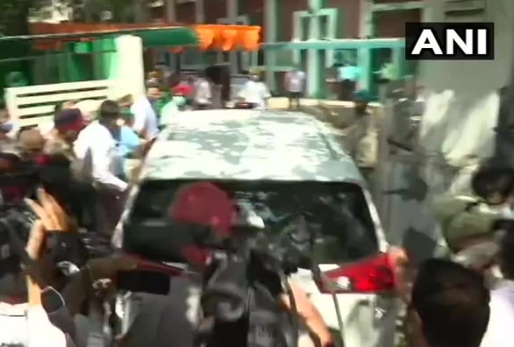 Special Investigation Team probing Kotkapura firing case arrives at official MLA flat of former Punjab CM Parkash Singh Badal
