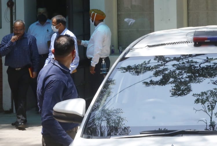 Special Investigation Team Questions Former CM of Punjab Parkash Singh Badal on Kotkapura Firing Case