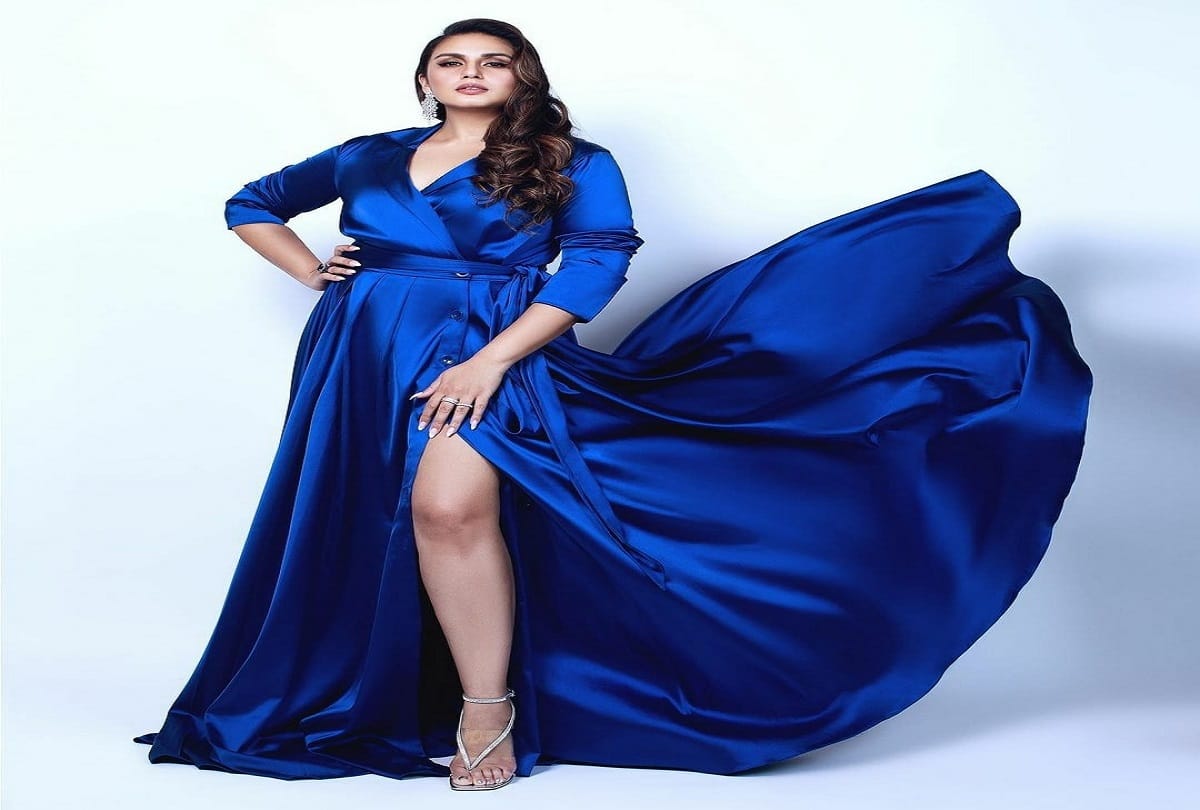 huma qureshi latest look in leg cut dress