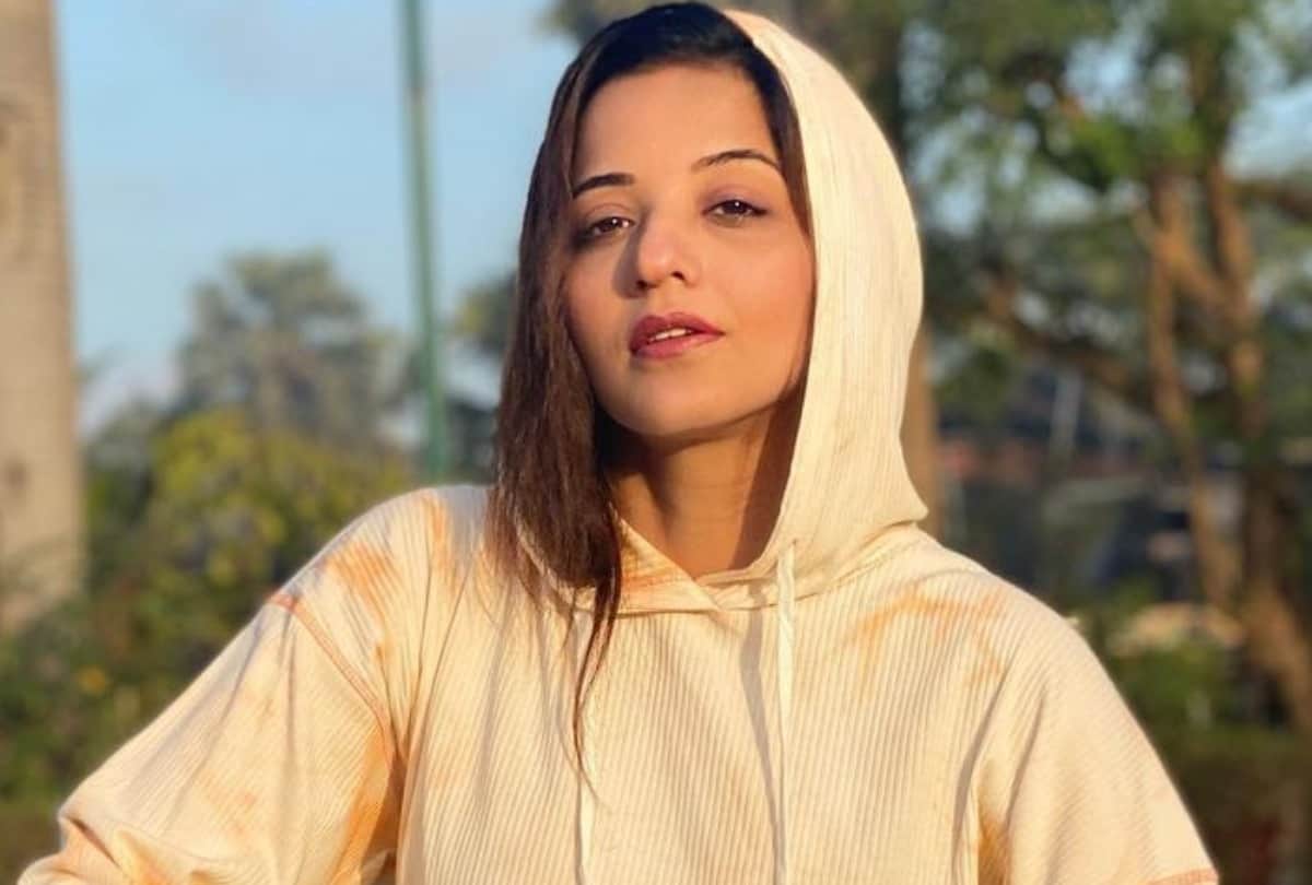 bhojpuri actress Monalisa revealed about casting couch in industry said not just girls but boys also face many problems to get work