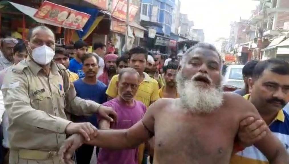 vijay naath mandir mein maanasik rogee ne kee todaphod, hangaama