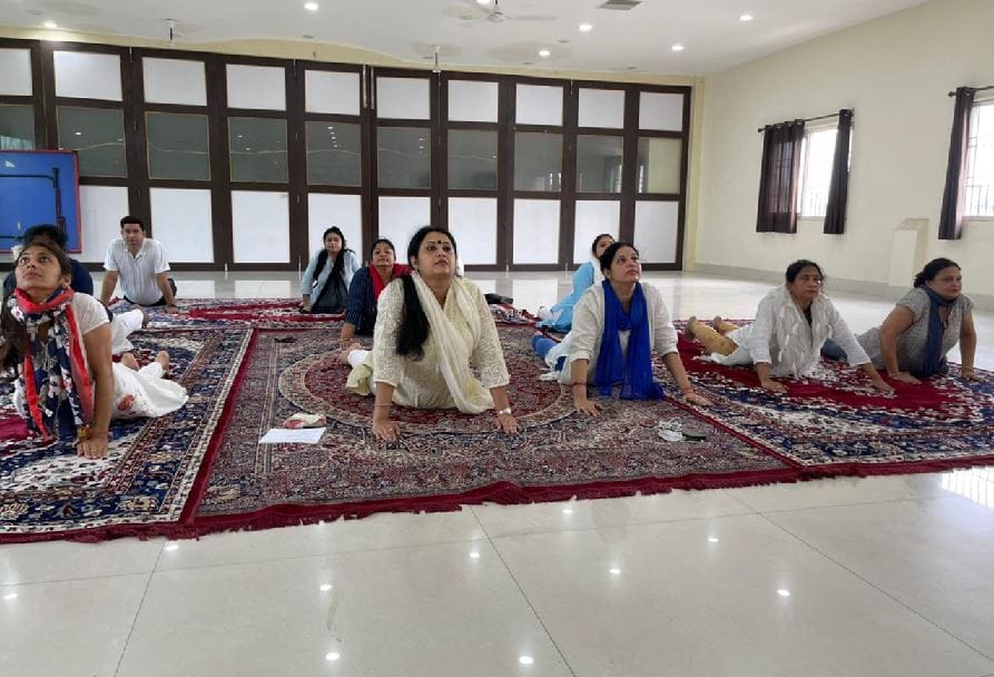 International Yoga Day 2021: students showed yogasan through posters in varanasi