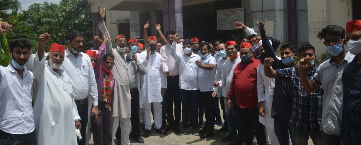 Protest against undeclared power cut