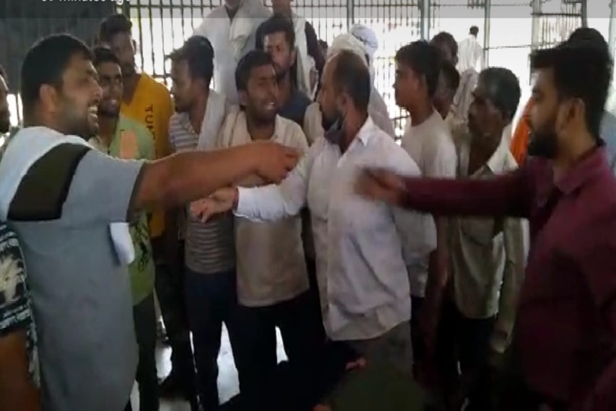 Farmers has ruckus over the purchase of wheat in Naveen Mandi at Muzaffarnagar