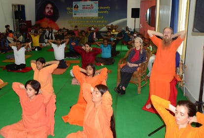 Yoga Day: Many countries of the world associated with immunity booster yogashala organized at Kriya Yoga Ashram