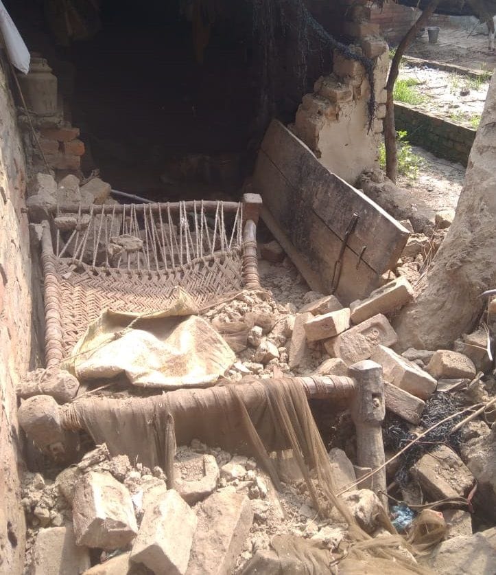 Worker's house collapsed due to dampness, death of old age