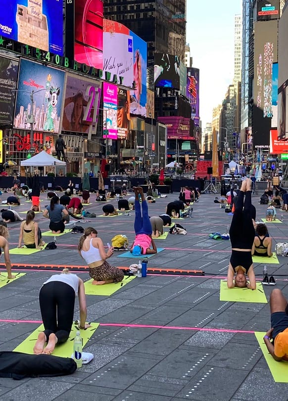 International Yoga Day 2021: More than 3000 people did yoga at New Yorks Times Square